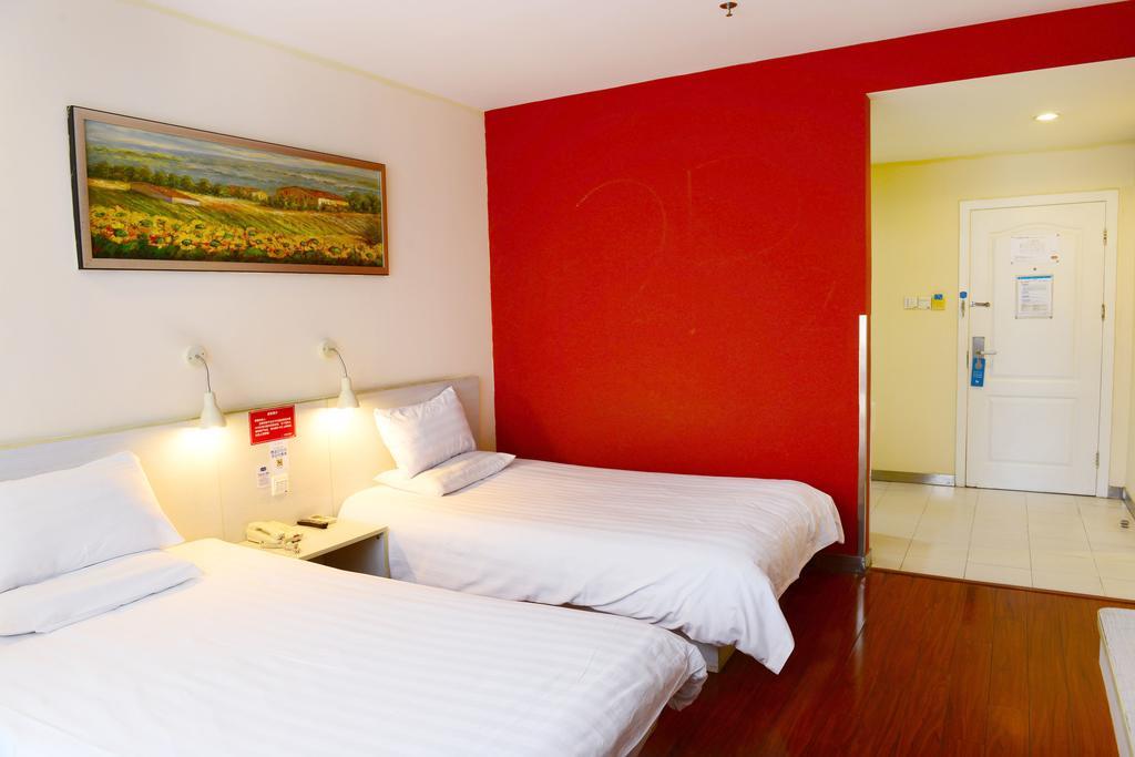 Hanting Express Shanghai Middle Sichuan Road מראה חיצוני תמונה