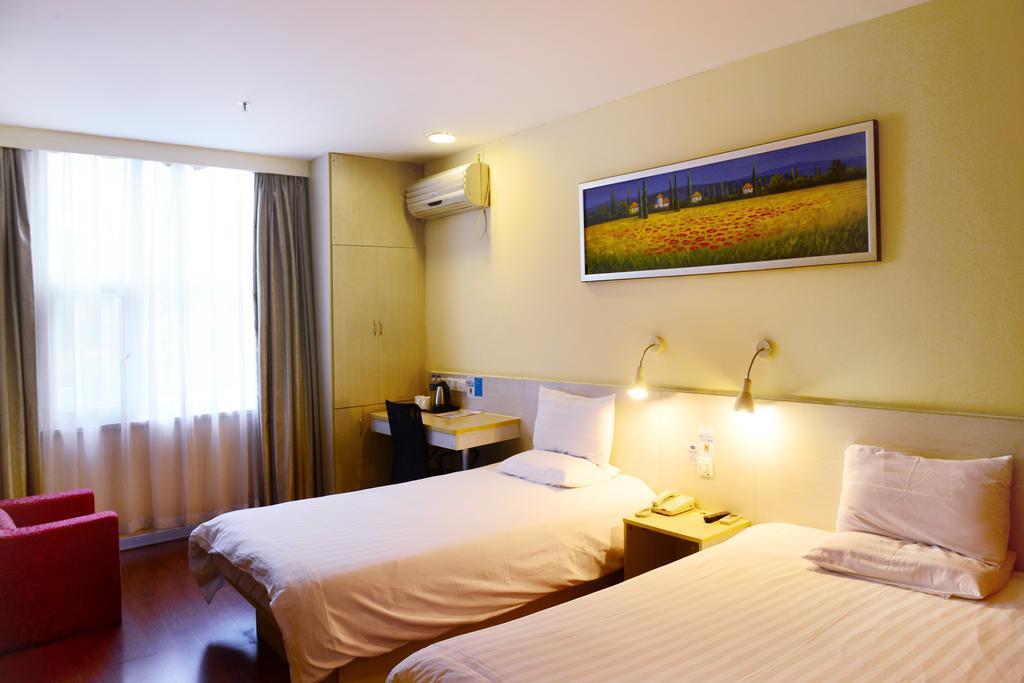 Hanting Express Shanghai Middle Sichuan Road מראה חיצוני תמונה