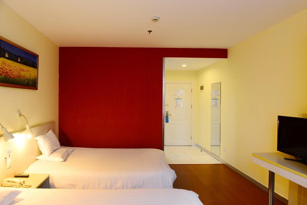 Hanting Express Shanghai Middle Sichuan Road מראה חיצוני תמונה
