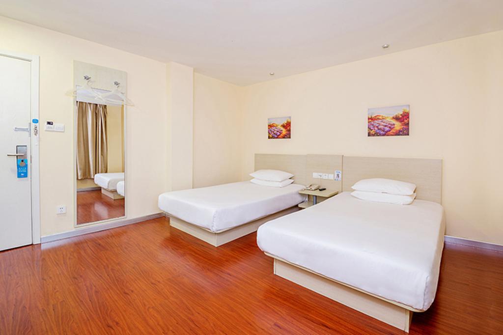 Hanting Express Shanghai Middle Sichuan Road מראה חיצוני תמונה