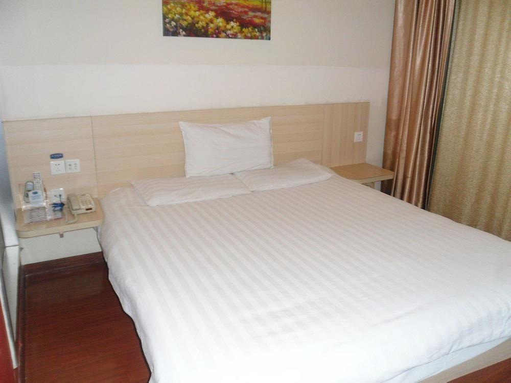 Hanting Express Shanghai Middle Sichuan Road מראה חיצוני תמונה